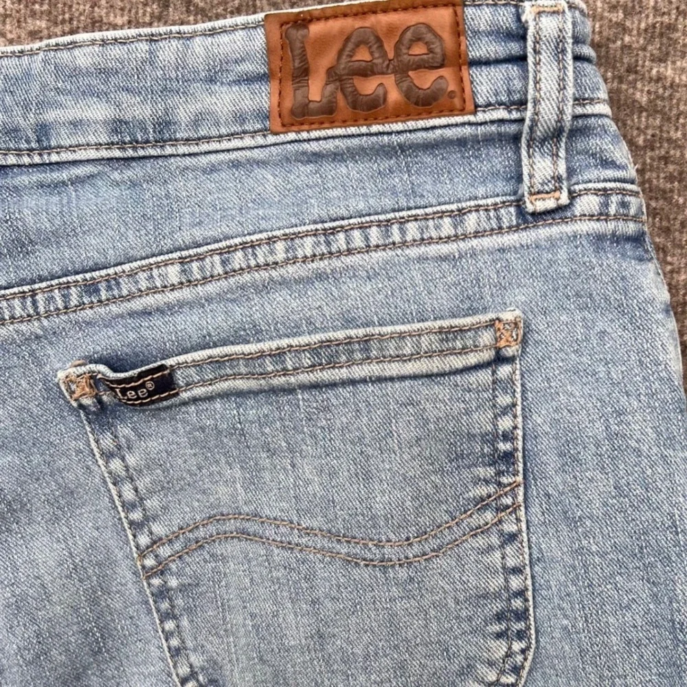 Lee Women Vintage Straight 10 Light Wash Blue Denim Jeans Mid Rise Stretch Pants